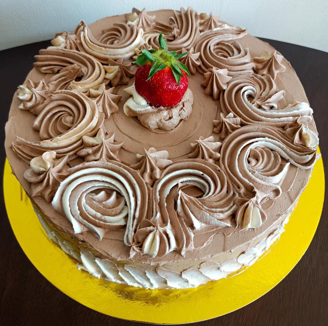 Torta Marmoleada con tope de Crema Chantilly